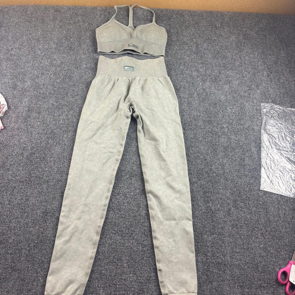 BO+TEE Women’s Acid Wash Green Ribbed Sports Bra & Crop Leggings size: XS - Picture 2 of 9